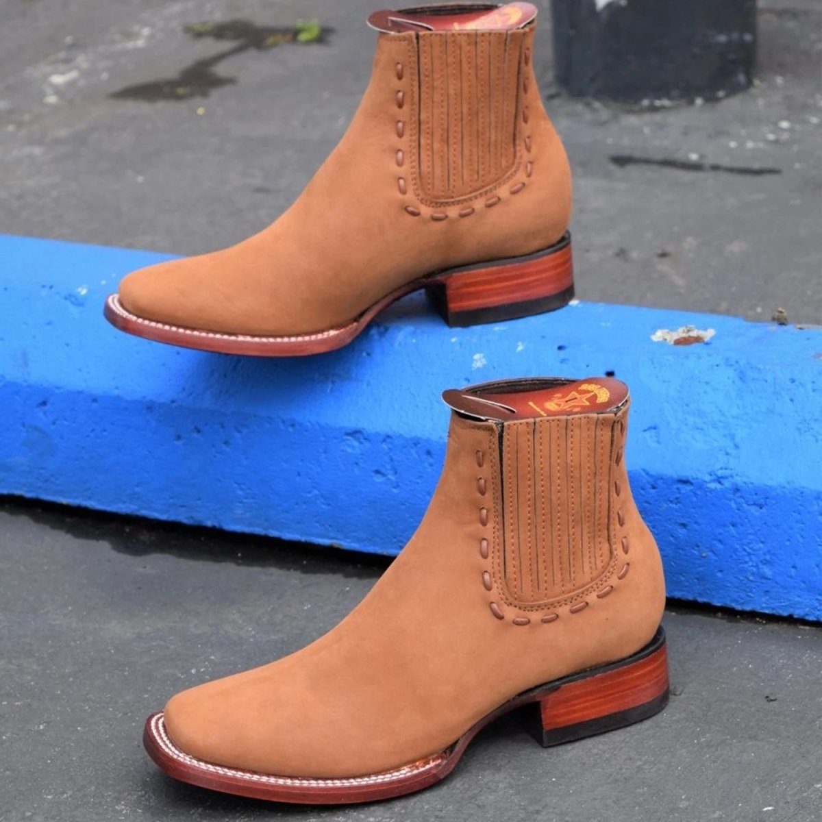 Botines Charros de Gamuza Punta Cuadrada Mujer Shedron