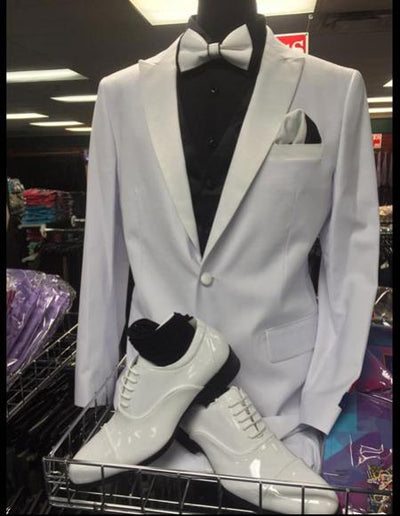 Men's Peak Lapel vested tuxedo suit paired with shiny white dress Shoe For Men Perfect for Wedding