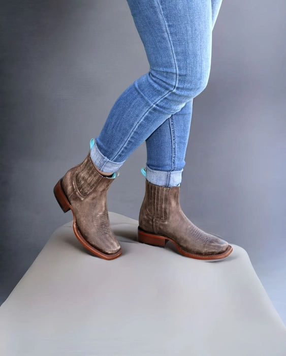 Botin Charro Quincy con Punta Cuadrada Cafe Claro