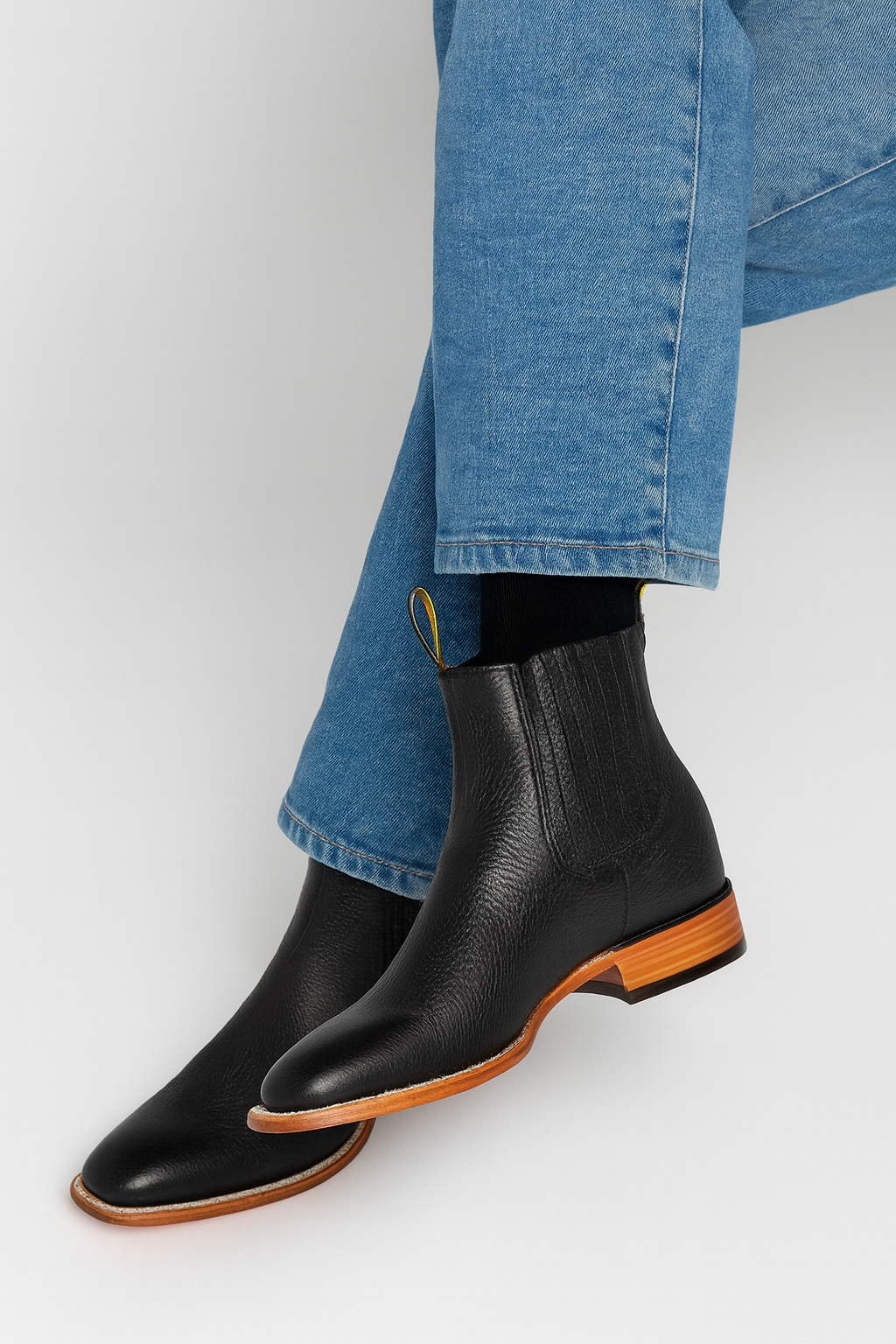 Botines Charros Quincy Square Toe Black Boot