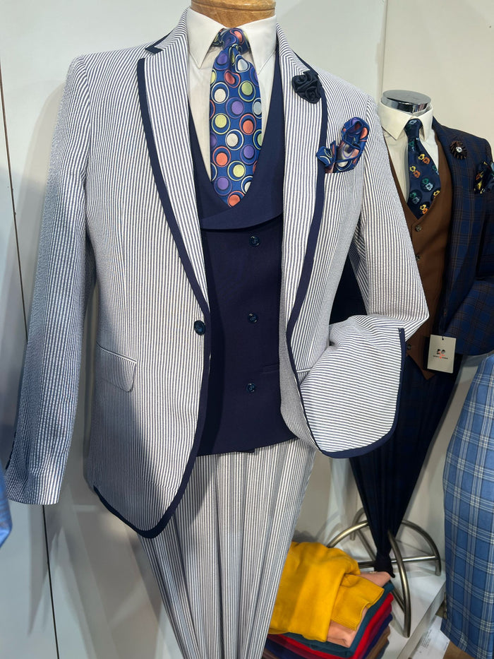 Men's White and Navy Pinstripe Suit with Contrast Trim – 3-Piece Seersucker Style Set for Weddings and Summer Events