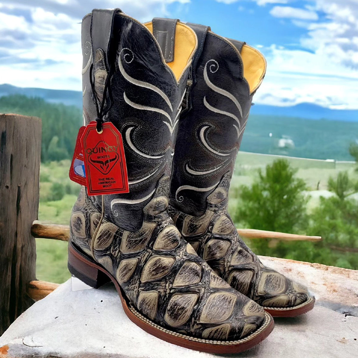 Botas de pescado grabado