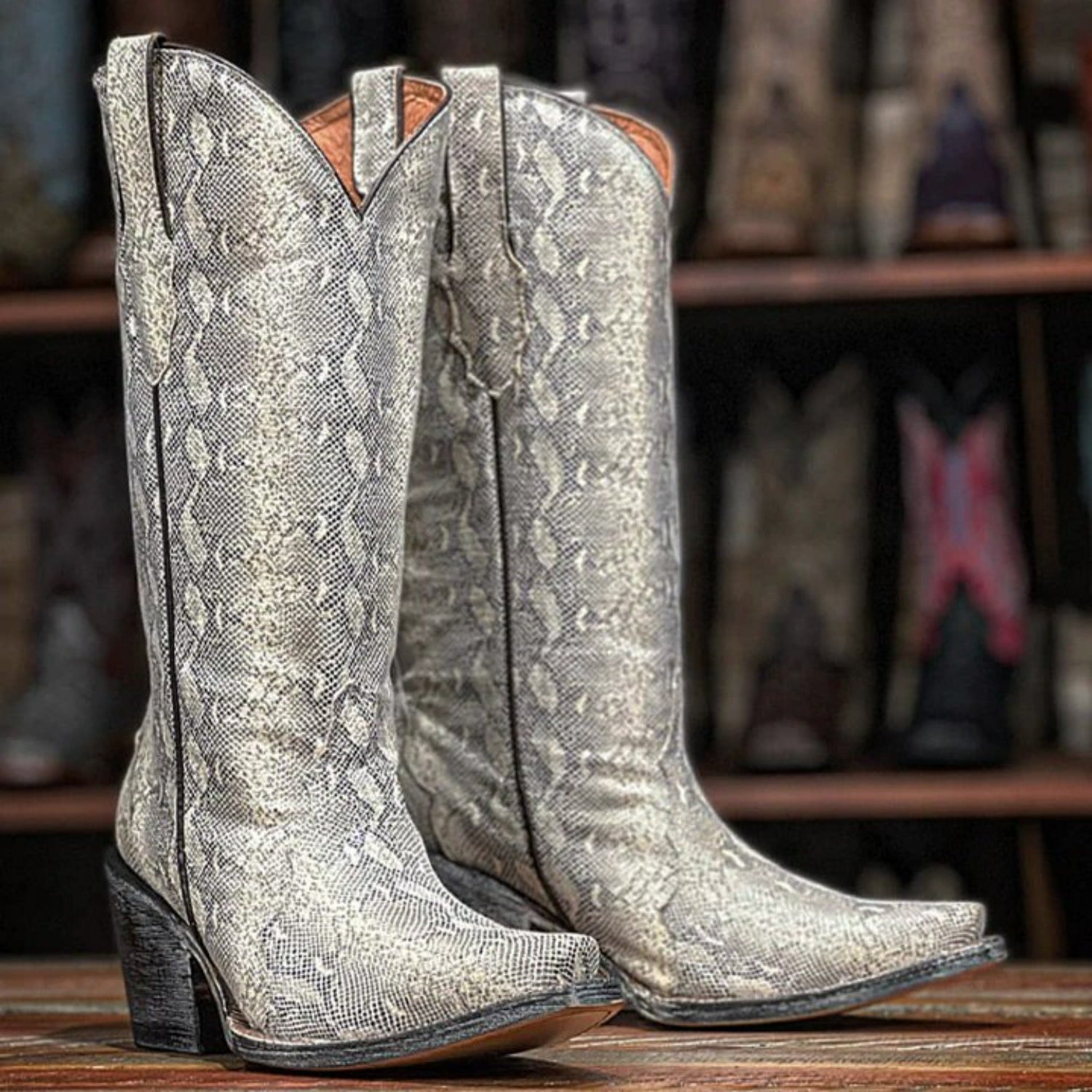 Tanner Mark Women's Aurora Snip Toe Lizard Print Boots Natural